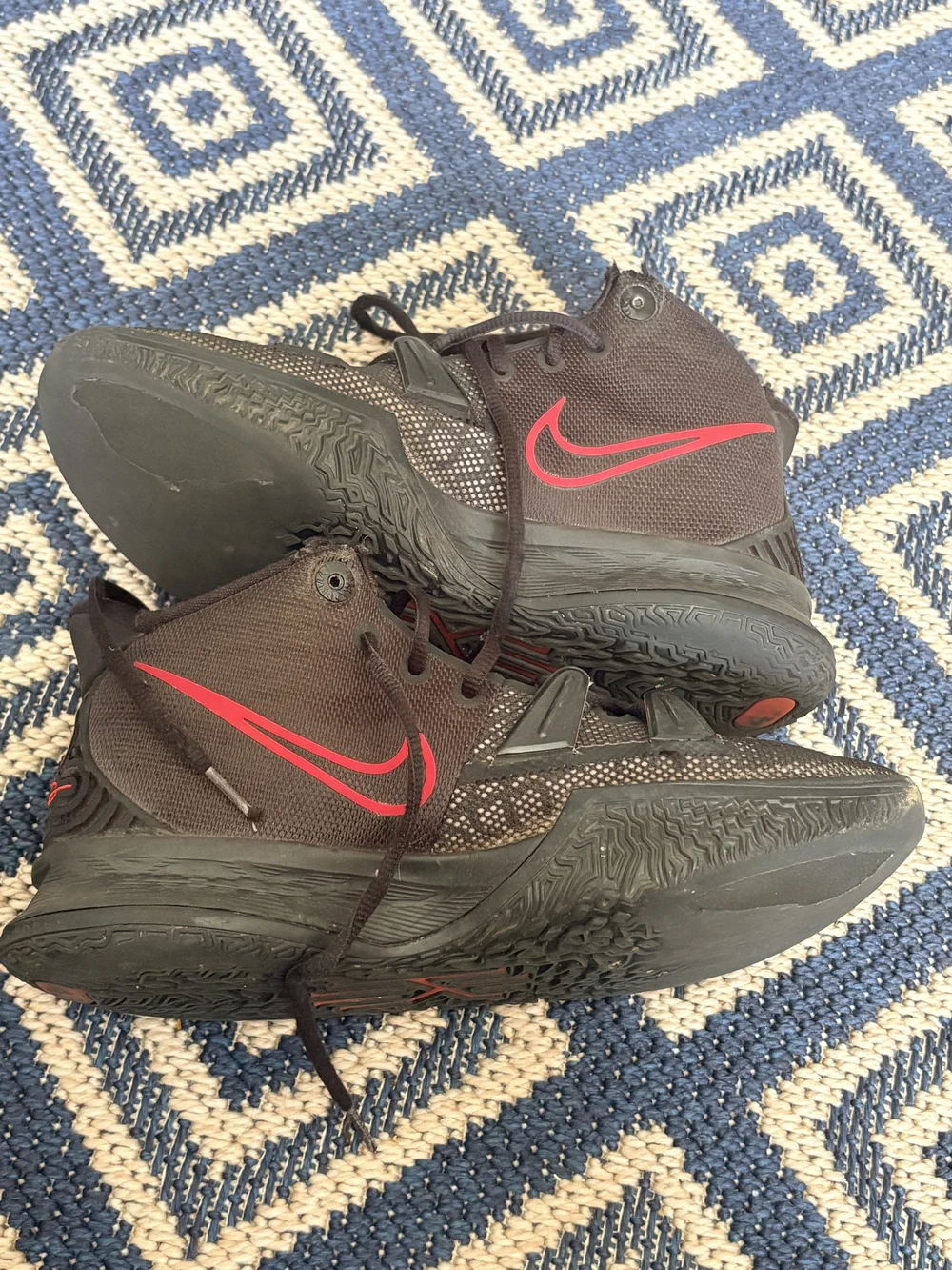 Nike Men's Black Athletic Shoes with Red Accents